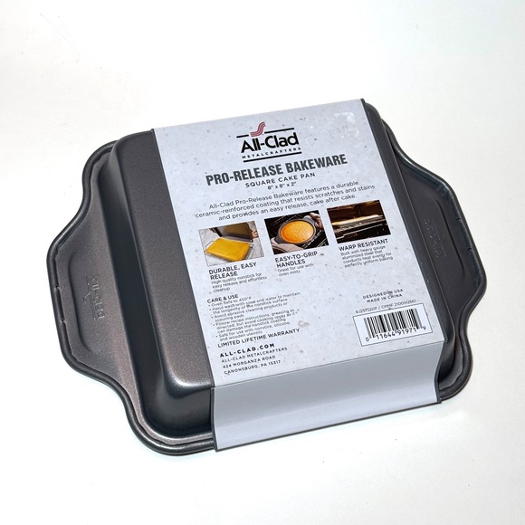 All-Clad PRO-RELEASE SQUARE BAKING PAN - Picture 2 of 4